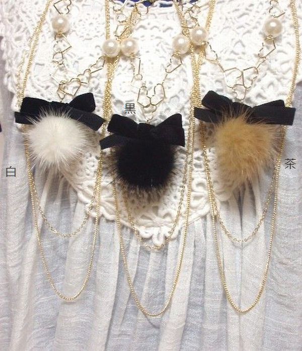 【商品説明】ベルベットリボンでちょっとゴージャスに飾ったミンク付きデザインネックレスです。【サイズ･容量】チェーン外側から90/80/60センチ リボン:縦1.5センチ 横5.5センチ ミンクサイズ:
